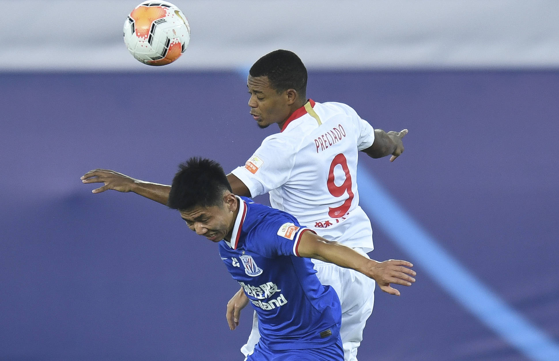 深圳佳兆业赛场上团结一致，蓄势待发战胜敌人的简单介绍