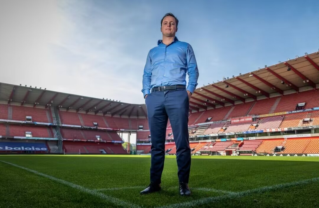 包含标准列日取得胜利，晋级希望更大的词条