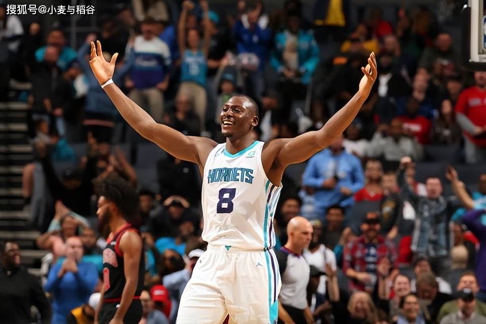 包含马刺老将突然宣布退役，球迷为他送别动容的词条