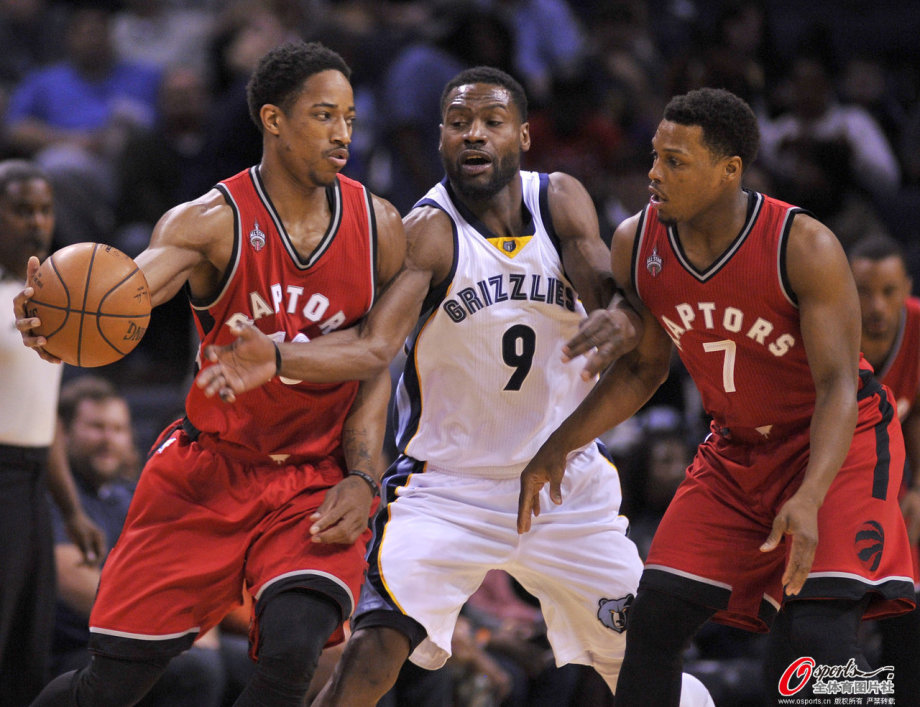 包含猛龙后场砍下三双，助球队轻松获胜的词条