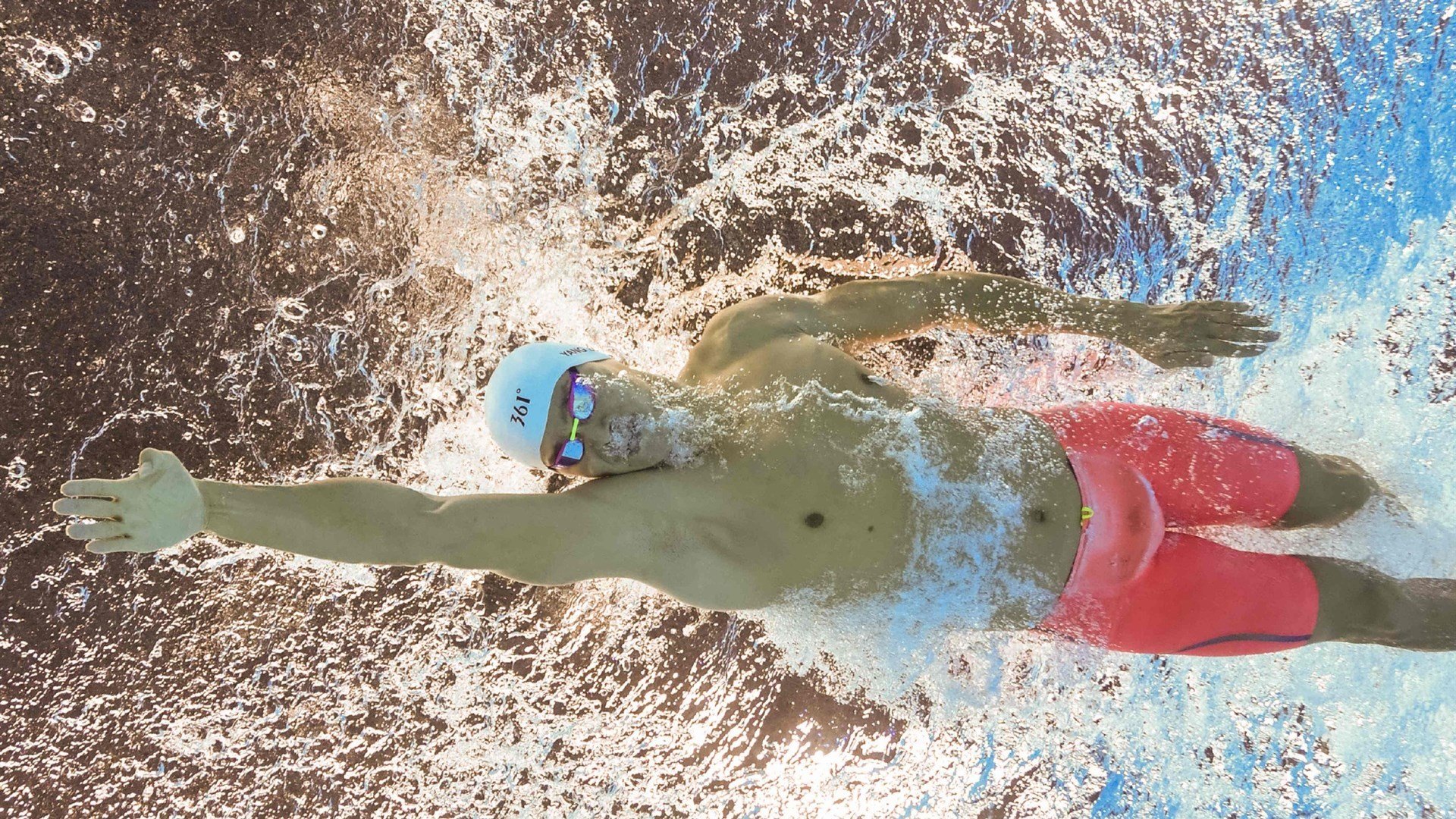 红色奇迹与橙色烈焰，法拉利绝地翻盘，诺里斯点燃赛场新纪元